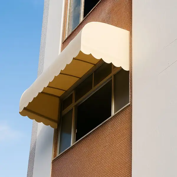 Toldo de lona instalado em fachada de prédio